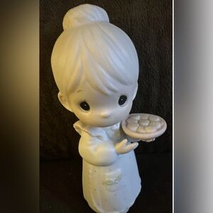 Charming Figurine with Pie PRECIOUS MOMENTS